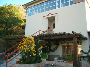 Fachada principal de la Villa de Sabena en Cazorla
